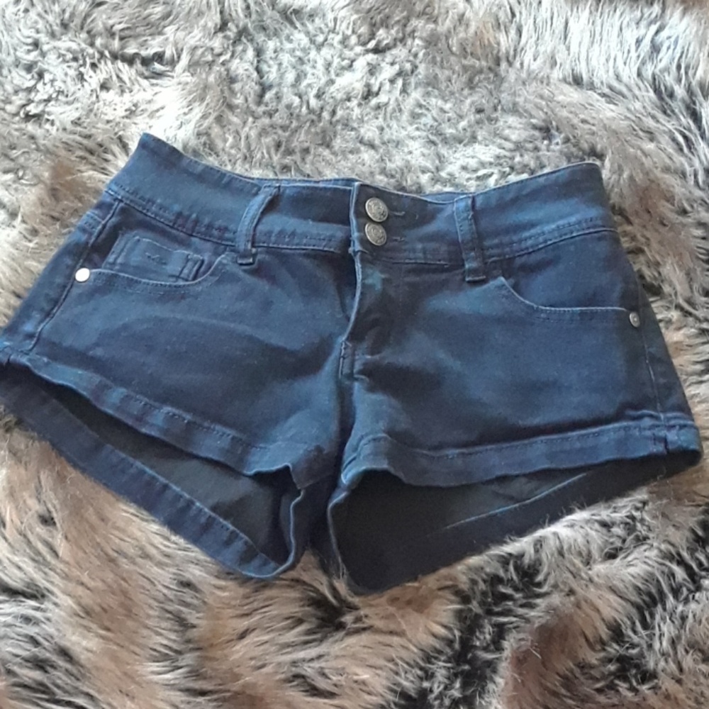 Form fitting dk blue jean shorts.